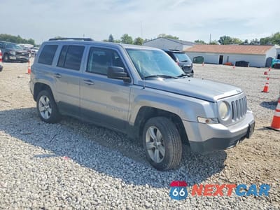 Czwarte zdjęcie samochodu z boku: 2014 JEEP PATRIOT LATITUDE VIN:1C4NJRFB5ED762241 - miniatura