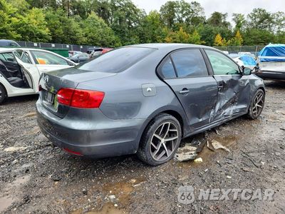 Trzecie zdjęcie samochodu z tyłu: 2013 VOLKSWAGEN JETTA BASE VIN:3VW2K7AJ5DM269680 - miniatura