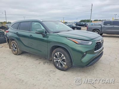 Czwarte zdjęcie samochodu z boku: 2023 TOYOTA HIGHLANDER XLE VIN:5TDKDRBH5PS500750 - miniatura