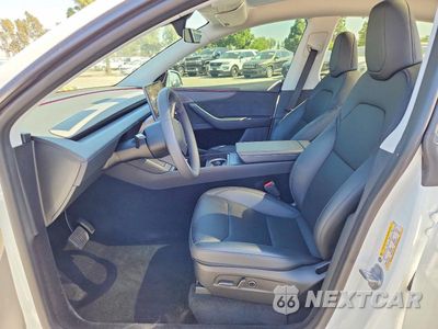Zdjęcie 7 z 13 samochodu: 2026 TESLA MODEL Y VIN:7SAYGDEE3TF365842 - miniatura