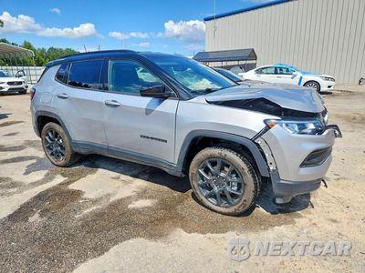 Czwarte zdjęcie samochodu z boku: 2022 JEEP COMPASS LATITUDE VIN:3C4NJDBB3NT226293 - miniatura