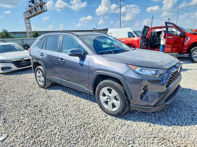 Czwarte zdjęcie samochodu z boku: 2021 TOYOTA RAV4 XLE VIN:2T3P1RFV1MC245251 - miniatura