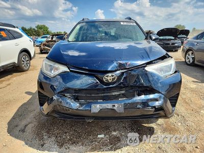 Piąte zdjęcie samochodu w środku: 2018 TOYOTA RAV4 LE VIN:JTMZFREV8JJ179852 - miniatura
