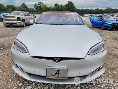 Piąte zdjęcie samochodu w środku: 2018 TESLA MODEL S VIN:5YJSA1E23JF261325 - miniatura