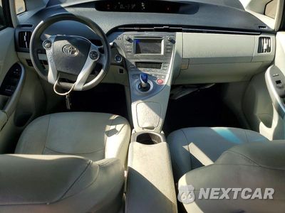 Zdjęcie 8 z 12 samochodu: 2013 TOYOTA PRIUS THREE VIN:JTDKN3DU6D1645714 - miniatura
