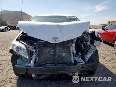 Piąte zdjęcie samochodu w środku: 2011 TOYOTA SIENNA LE VIN:5TDKK3DC2BS085948 - miniatura