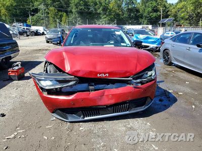 Piąte zdjęcie samochodu w środku: 2023 KIA EV6 WIND VIN:KNDC34LA7P5129396 - miniatura