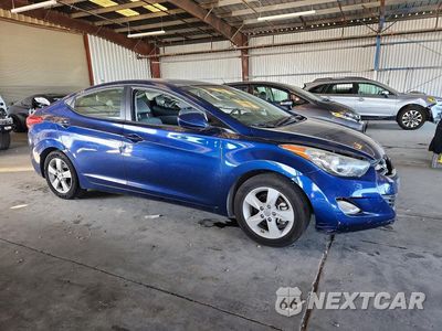Czwarte zdjęcie samochodu z boku: 2013 HYUNDAI ELANTRA GLS VIN:KMHDH4AE2DU840514 - miniatura
