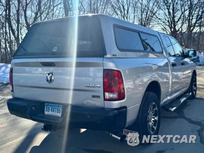 Czwarte zdjęcie samochodu z boku: 2010 DODGE RAM 1500 VIN:1D7RV1GP8AS257937 - miniatura