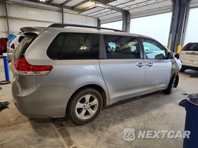 Trzecie zdjęcie samochodu z tyłu: 2011 TOYOTA SIENNA LE VIN:5TDKK3DC7BS023333 - miniatura