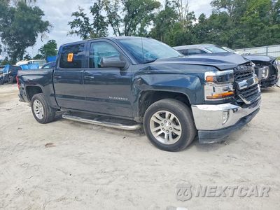 Czwarte zdjęcie samochodu z boku: 2018 CHEVROLET SILVERADO K1500 LT VIN:3GCUKRECXJG103443 - miniatura