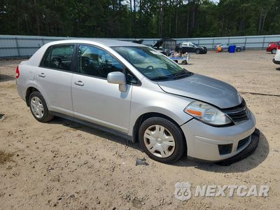 Czwarte zdjęcie samochodu z boku: 2010 NISSAN VERSA 1.8 S VIN:3N1BC1AP1AL368177 - miniatura