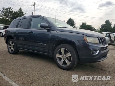 Czwarte zdjęcie samochodu z boku: 2016 JEEP COMPASS LATITUDE VIN:1C4NJCEA7GD590089 - miniatura