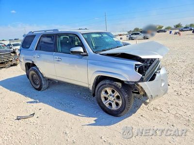 Czwarte zdjęcie samochodu z boku: 2018 TOYOTA 4RUNNER SR5 VIN:JTEZU5JRXJ5168024 - miniatura