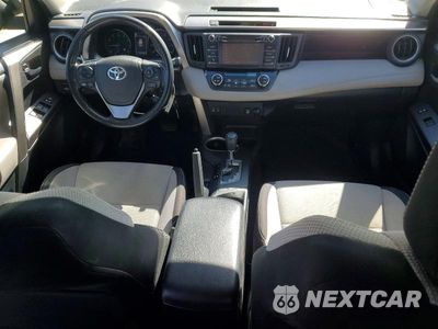 Zdjęcie 8 z 13 samochodu: 2018 TOYOTA RAV4 XLE VIN:JTMWFREV9JJ174033 - miniatura