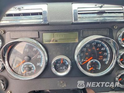 Zdjęcie 9 z 13 samochodu: 2014 FREIGHTLINER CASCADIA SEMI TRUCK VIN:3AKJGLD56ESFS4542 - miniatura