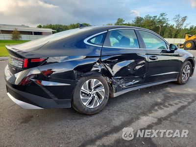Trzecie zdjęcie samochodu z tyłu: 2026 HYUNDAI SONATA HYBRID BLUE VIN:KMHL24JJ1TA166673 - miniatura