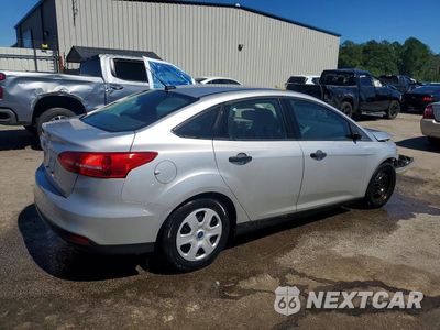 Trzecie zdjęcie samochodu z tyłu: 2016 FORD FOCUS S VIN:1FADP3E23GL377803 - miniatura
