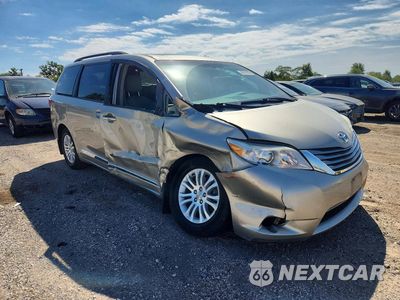 Czwarte zdjęcie samochodu z boku: 2017 TOYOTA SIENNA XLE PREMIUM 8-PASSENGER VIN:5TDYZ3DC6HS815892 - miniatura