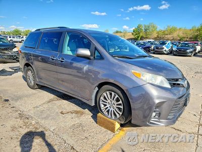 Czwarte zdjęcie samochodu z boku: 2018 TOYOTA SIENNA XLE 8-PASSENGER VIN:5TDYZ3DC9JS928399 - miniatura