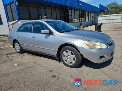 Czwarte zdjęcie samochodu z boku: 2007 HONDA ACCORD LX VIN:1HGCM56437A132166 - miniatura