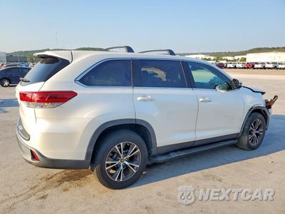 Trzecie zdjęcie samochodu z tyłu: 2019 TOYOTA HIGHLANDER LE VIN:5TDZZRFH3KS350138 - miniatura