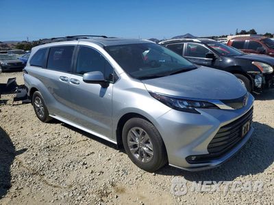 Czwarte zdjęcie samochodu z boku: 2025 TOYOTA SIENNA XLE 7-PASSENGER VIN:5TDYSKFCXSS190660 - miniatura