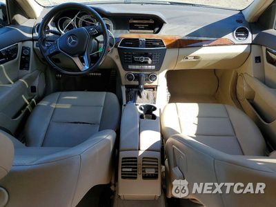 Zdjęcie 8 z 12 samochodu: 2012 MERCEDES-BENZ C 300 4MATIC VIN:WDDGF8BB2CR226136 - miniatura