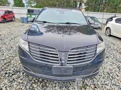 Piąte zdjęcie samochodu w środku: 2018 LINCOLN MKT VIN:2LMHJ5NK2JBL00775 - miniatura