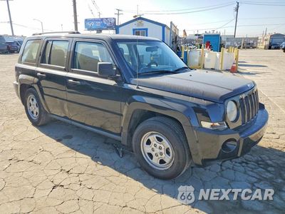 Czwarte zdjęcie samochodu z boku: 2008 JEEP PATRIOT SPORT VIN:1J8FT28058D706170 - miniatura