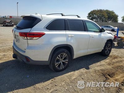 Trzecie zdjęcie samochodu z tyłu: 2017 TOYOTA HIGHLANDER LE PLUS VIN:5TDZZRFH4HS213640 - miniatura
