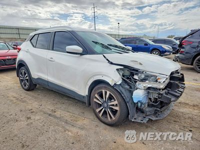 Czwarte zdjęcie samochodu z boku: 2020 NISSAN KICKS SV VIN:3N1CP5CV1LL522028 - miniatura