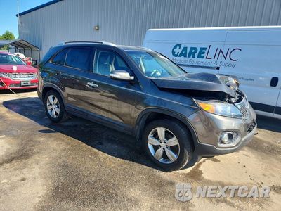 Czwarte zdjęcie samochodu z boku: 2019 KIA SORENTO EX VIN:5XYKU3A66DG372640 - miniatura