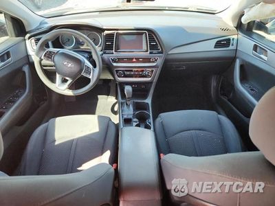 Zdjęcie 8 z 12 samochodu: 2019 HYUNDAI SONATA SE VIN:5NPE24AF8KH743960 - miniatura