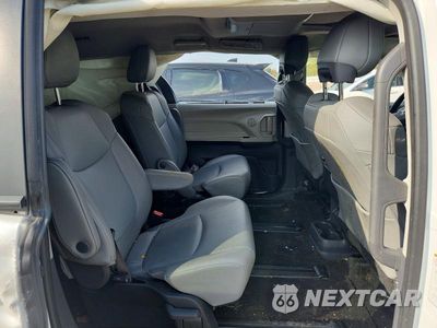 Zdjęcie 11 z 13 samochodu: 2022 TOYOTA SIENNA XLE VIN:5TDJRKEC8NS097137 - miniatura