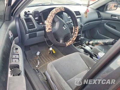 Zdjęcie 8 z 12 samochodu: 2005 HONDA ACCORD LX VIN:1HGCM56435A140040 - miniatura