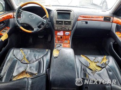 Zdjęcie 8 z 12 samochodu: 2004 LEXUS LS 430 VIN:JTHBN36F240137260 - miniatura
