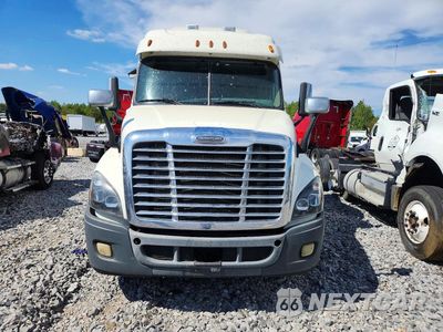 Piąte zdjęcie samochodu w środku: 2015 FREIGHTLINER CASCADIA SEMI TRUCK VIN:3AKJGLBG5FSGG7015 - miniatura