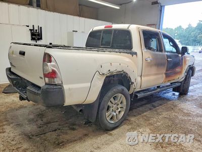 Trzecie zdjęcie samochodu z tyłu: 2013 TOYOTA TACOMA V6 VIN:3TMLU4EN0DM126147 - miniatura