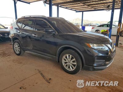 Czwarte zdjęcie samochodu z boku: 2018 NISSAN ROGUE SV VIN:5N1AT2MV4JC740823 - miniatura
