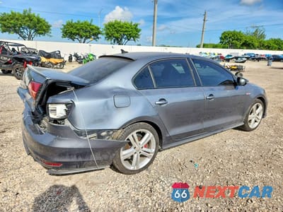 Trzecie zdjęcie samochodu z tyłu: 2017 VOLKSWAGEN JETTA GLI VIN:3VW5T7AJ1HM211808 - miniatura