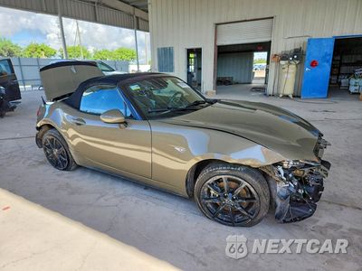 Czwarte zdjęcie samochodu z boku: 2023 MAZDA MX-5 MIATA GRAND TOURING VIN:JM1NDAD72P0555386 - miniatura
