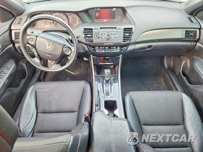 Zdjęcie 8 z 12 samochodu: 2017 HONDA ACCORD SPORT VIN:1HGCR2F52HA152600 - miniatura
