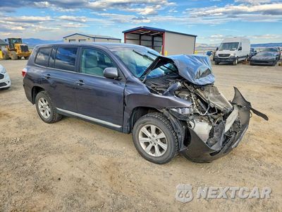 Czwarte zdjęcie samochodu z boku: 2013 TOYOTA HIGHLANDER BASE VIN:5TDBK3EH4DS208887 - miniatura
