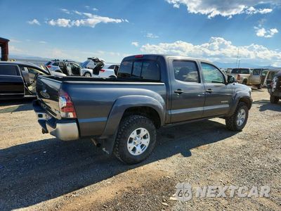 Trzecie zdjęcie samochodu z tyłu: 2013 TOYOTA TACOMA V6 VIN:3TMLU4EN4DM106564 - miniatura