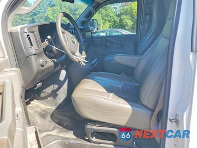 Zdjęcie 7 z 12 samochodu: 2019 CHEVROLET EXPRESS G2500 VIN:1GCWGAFP0K1166368 - miniatura