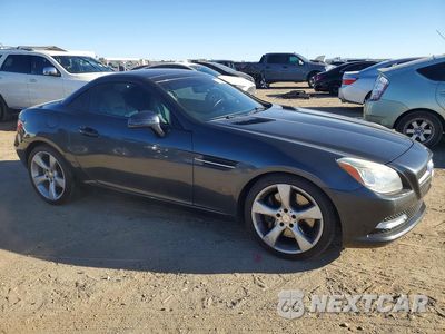 Czwarte zdjęcie samochodu z boku: 2012 MERCEDES-BENZ SLK 350 VIN:WDDPK5HA7CF012141 - miniatura