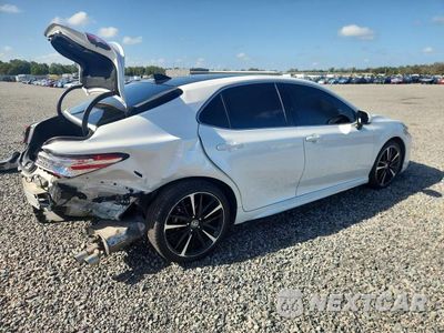 Trzecie zdjęcie samochodu z tyłu: 2020 TOYOTA CAMRY XSE VIN:4T1K61AK4LU363343 - miniatura