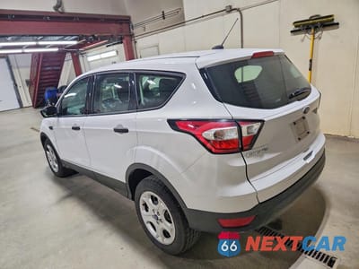 Drugie zdjęcie samochodu z przodu: 2018 FORD ESCAPE S VIN:1FMCU0F70JU855966 - miniatura