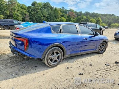 Trzecie zdjęcie samochodu z tyłu: 2025 KIA K4 LXS VIN:3KPFT4DE5SE105948 - miniatura